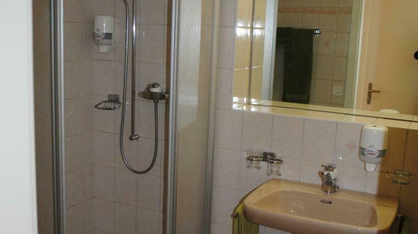اتاق استاندارد, Motel   Hôtel La Poularde