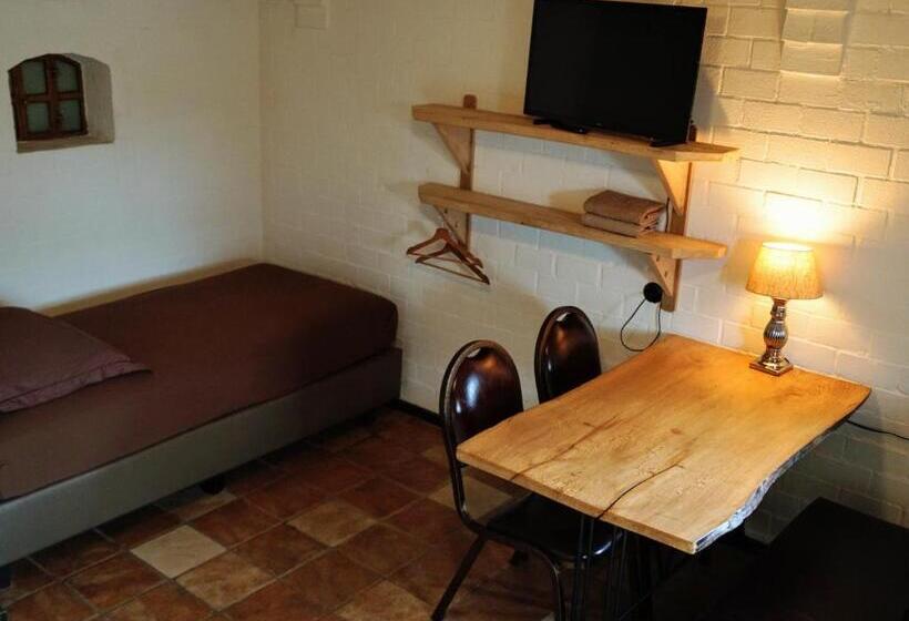 스탠다드 스튜디오, Hostel Kersenhof