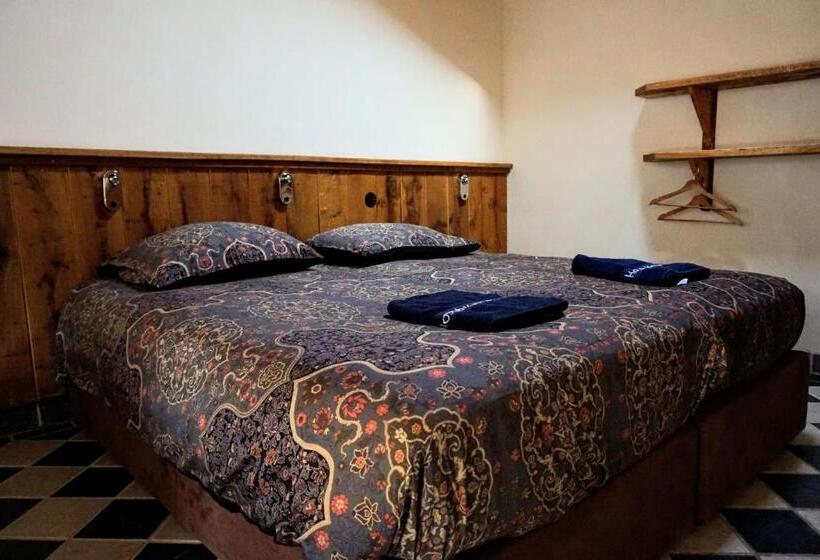 디럭스 스튜디오, Hostel Kersenhof