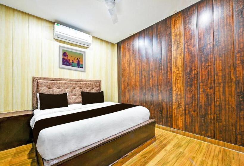 Quarto Triplo Clássico, O Lavish