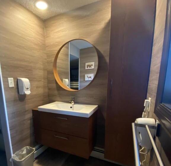 家庭间, Banff International Hostel