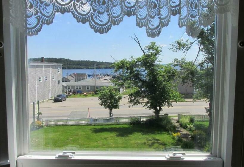 高级大房间, Louisbourg Heritage House