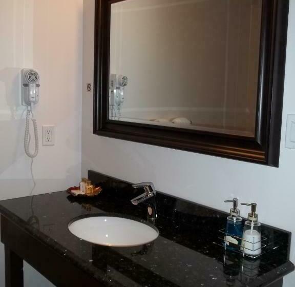 スイート, Bayshore Waterfront Inn