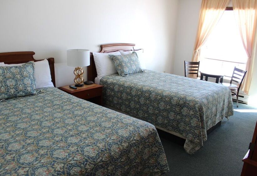 带2个双人床的标准工作室, Welcome Inn