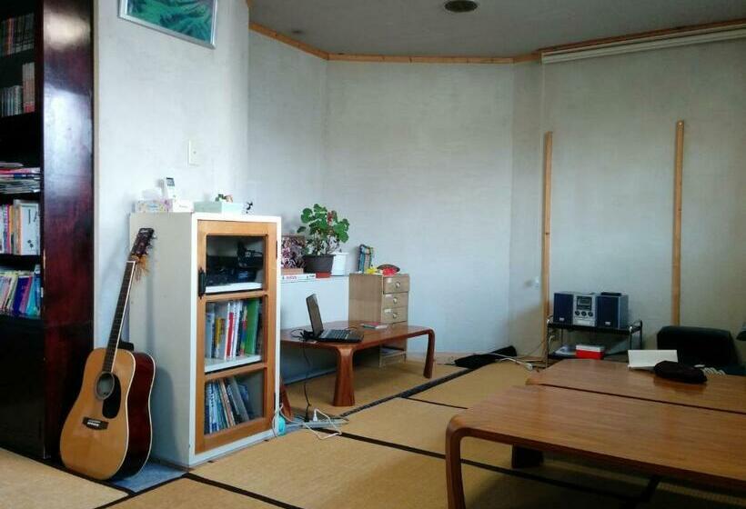패밀리 룸 공용 욕실, Local Knot Backpackers  Moritomizu