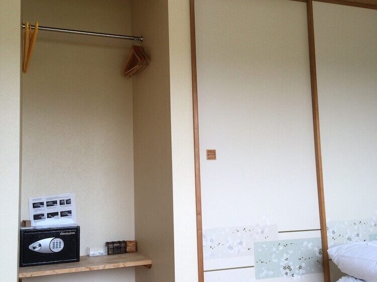 اتاق استاندارد با سرویس بهداشتی مشترک, Niseko Tabitsumugi Backpackers