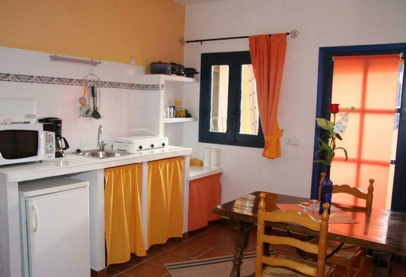 Студия Стандарт, L'almàssera Casa Rural & Restaurant