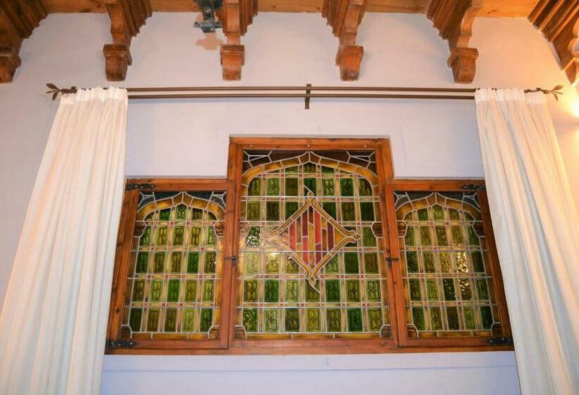 Номер Стандарт, Lo Palauet De La Muralla