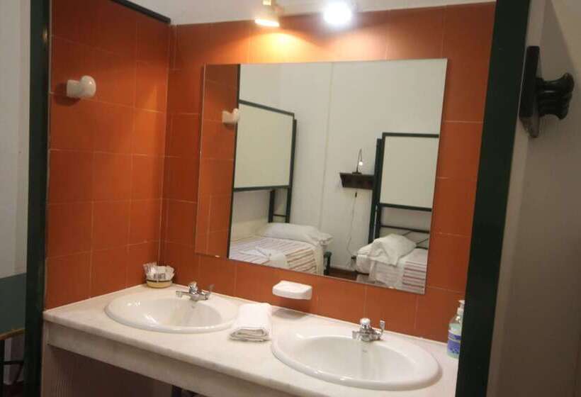 Номер Стандарт, Hostel Layos, Toledo