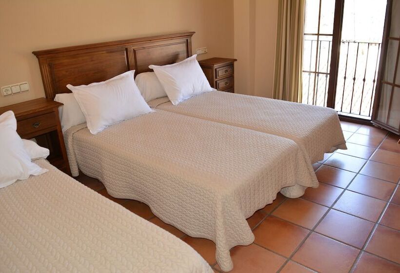 חדר סטנדרט לשלושה, Sierra De Ubrique