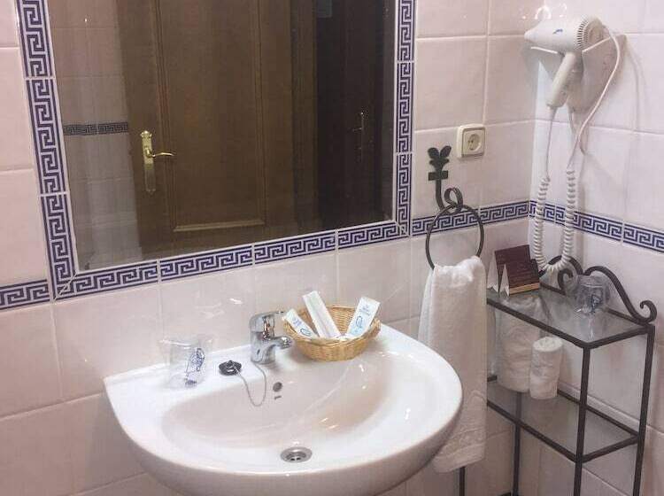 חדר סטנדרט לשלושה, Sierra De Ubrique