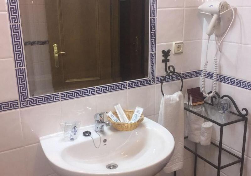 חדר סטנדרט לשלושה, Sierra De Ubrique