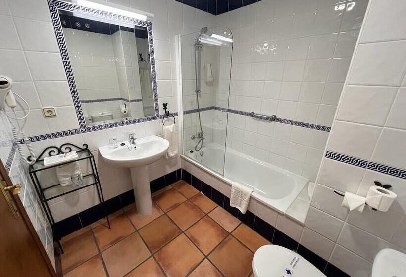 חדר סטנדרט לשלושה, Sierra De Ubrique