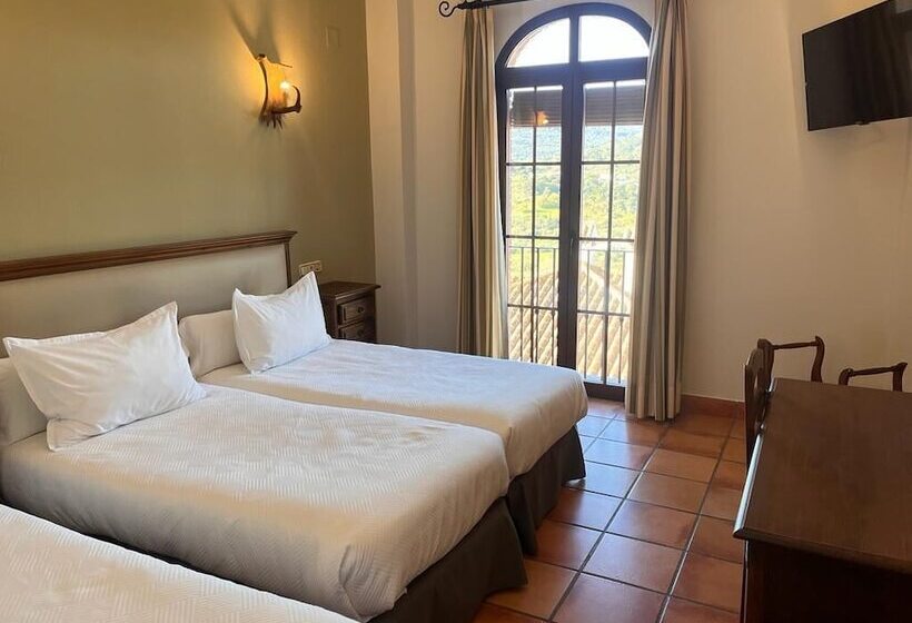 חדר סטנדרט לשלושה, Sierra De Ubrique