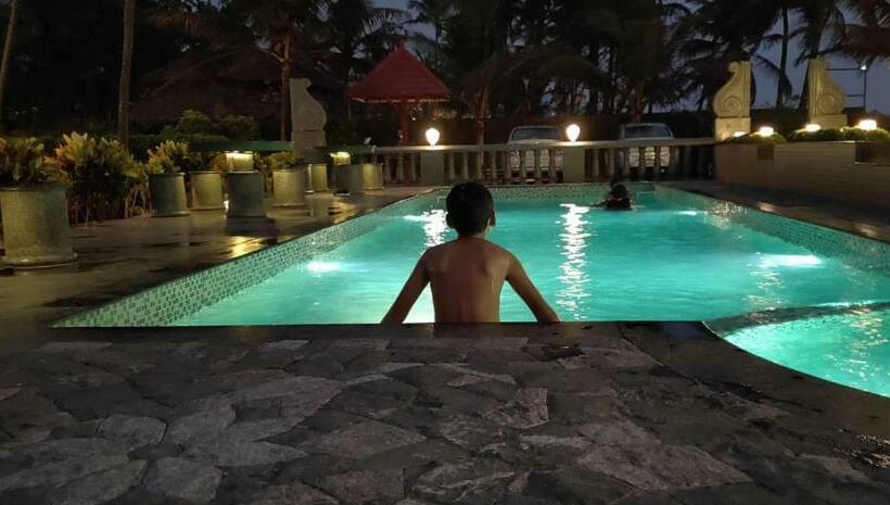 디럭스 룸, Asokam Beach Resort