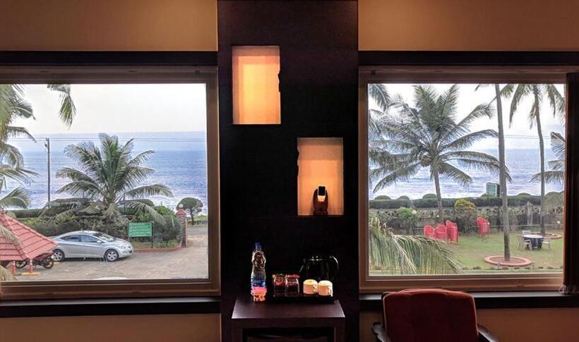 스위트, Asokam Beach Resort