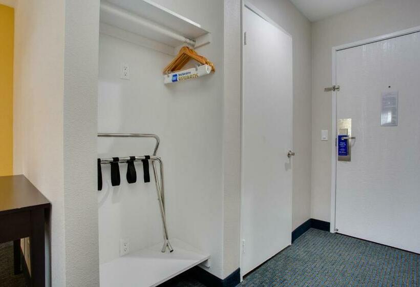 스탠다드 룸 킹사이즈 침대, Quality Inn