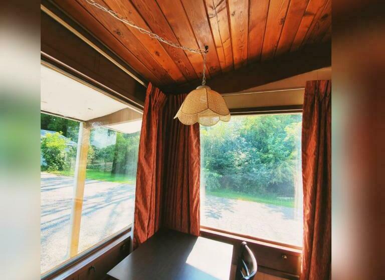 Номер Стандарт, The Crossroads Motel