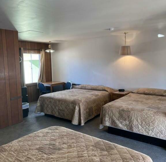 غرفة قياسية ثلاثية, El Portal Motel