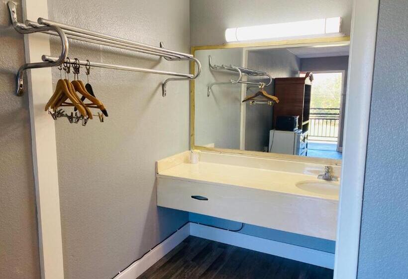 Номер Стандарт, Traveler's Place Inn & Suites