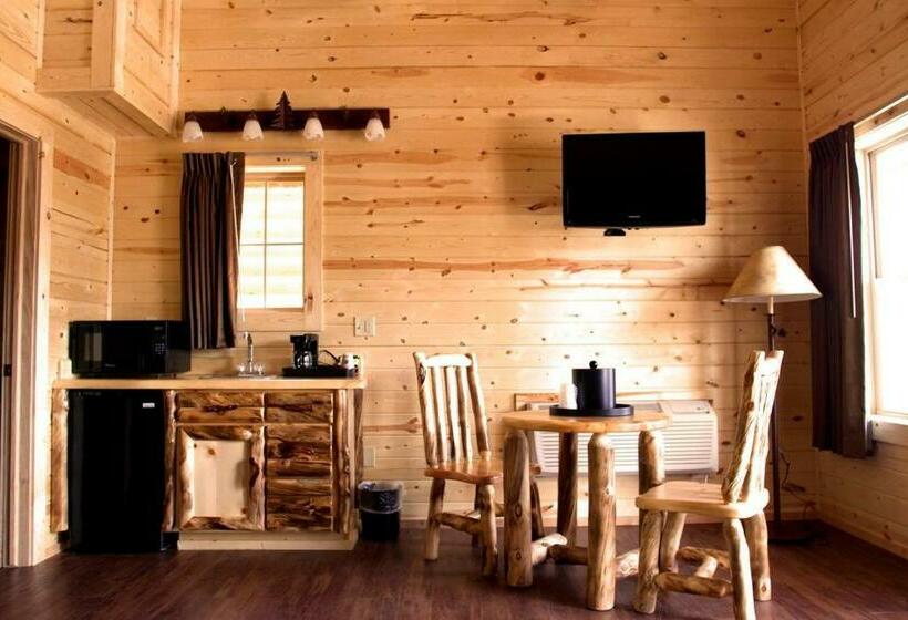 Хижина, Cabins Of Mackinac & Lodge