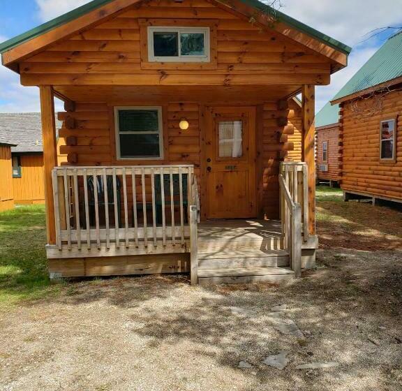 Номер Deluxe Одноместный, Cabins Of Mackinac & Lodge