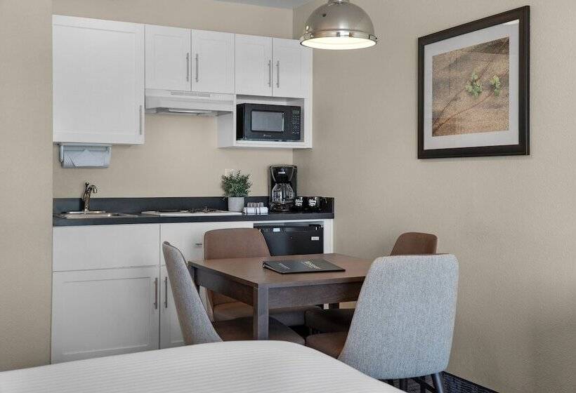 Люкс Вид на Море, Pelican Shores Inn