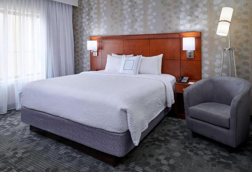 מיטת קינג בסוויטה, Sonesta Select Indianapolis Carmel