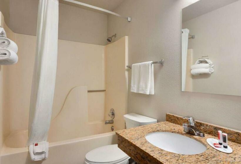 Стандартный Номер Кровать Кинг, Travelodge By Wyndham Jefferson City
