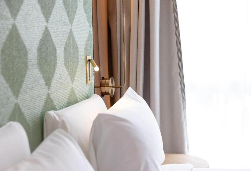 اتاق سوپریور با تخت بزرگ, Hôtel Kyriad Prestige Paris Asnieres