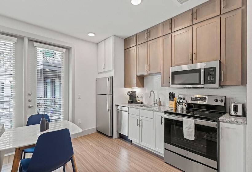 استودیوی استاندارد, Placemakr Downtown Austin