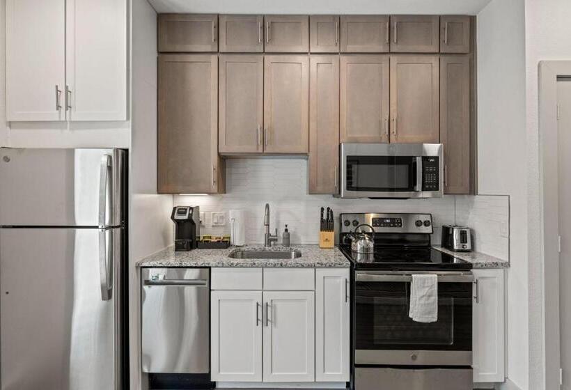 استودیوی استاندارد, Placemakr Downtown Austin