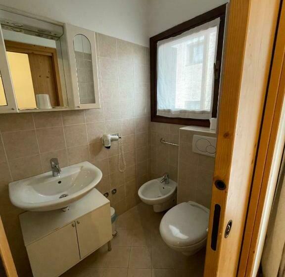 스탠다드 발코니 룸, Ambassador Rooms In Bormio, Solo Camera Senza Colazione