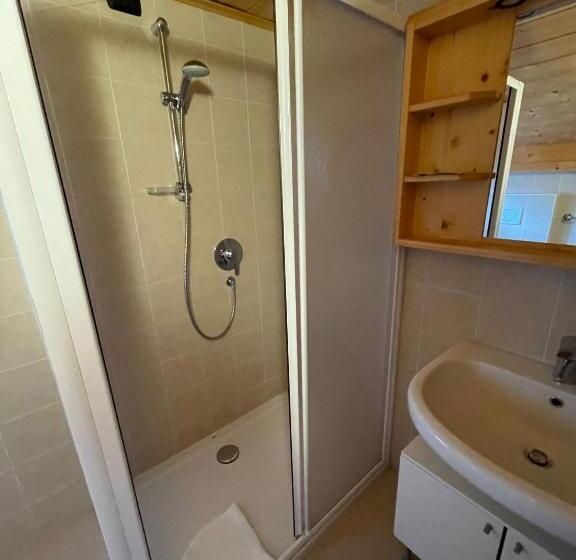 4인용 스탠다드 룸, Ambassador Rooms In Bormio, Solo Camera Senza Colazione