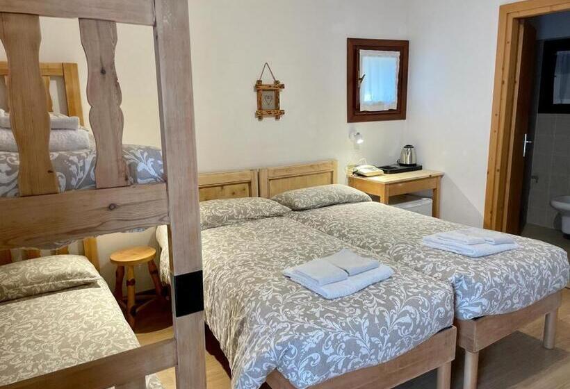 발코니가 있는 4인용 스탠다드 룸, Ambassador Rooms In Bormio, Solo Camera Senza Colazione
