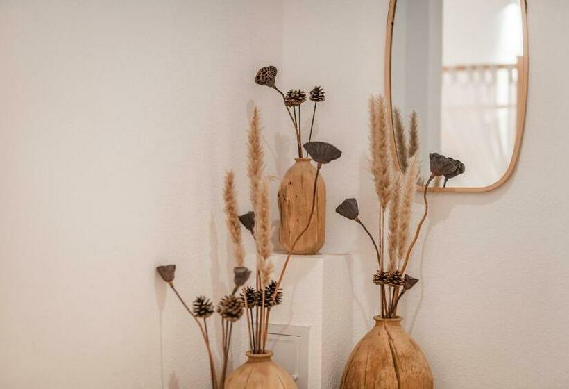 اتاق لوکس, Shang Shan Ruo Shui 大理上山若水客栈