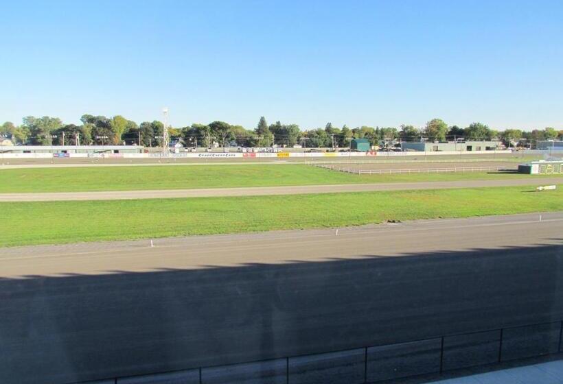Номер Стандарт Кровать Кинг Адаптированный для Инвалидов, At Batavia Downs