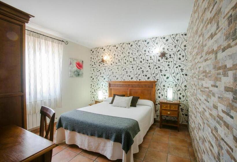 スタンダードルーム, Posada Las Tres Mentiras De Santillana Del Mar