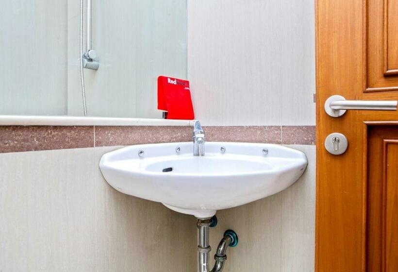 Семейный Номер, Residences By Reddoorz Near Rumah Mode