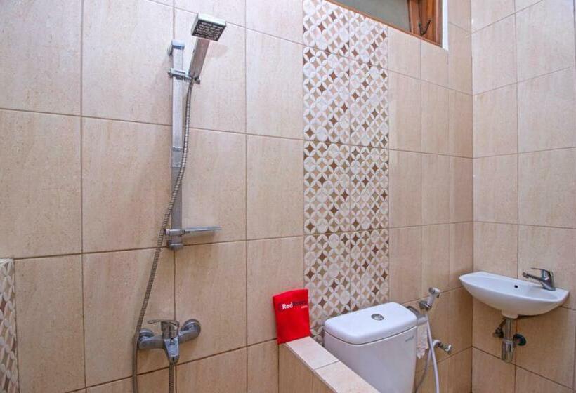 Номер Deluxe, Residences By Reddoorz Near Rumah Mode