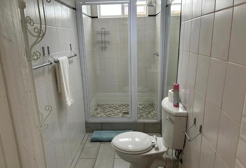 اتاق استاندارد, The Solomon Guest House