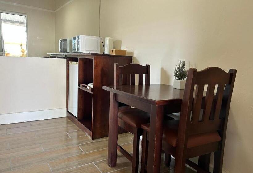 חדר סטנדרט, The Solomon Guest House