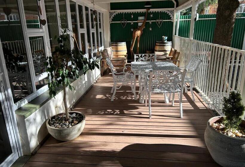 اتاق استاندارد, The Solomon Guest House