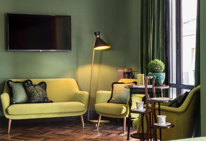سوییت جونیور با بالکن, Velona's Jungle Luxury Suites