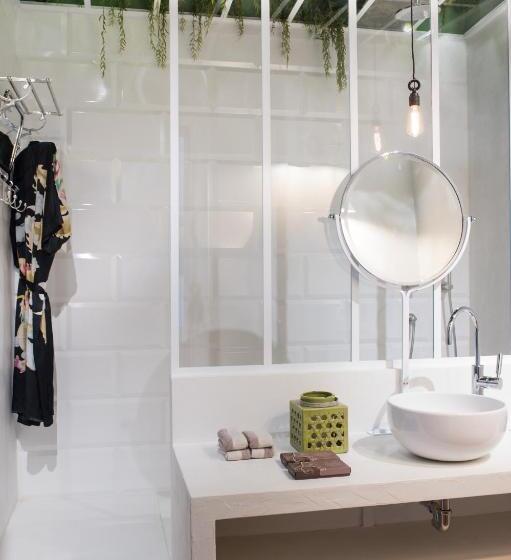 اتاق لوکس با بالکن, Velona's Jungle Luxury Suites