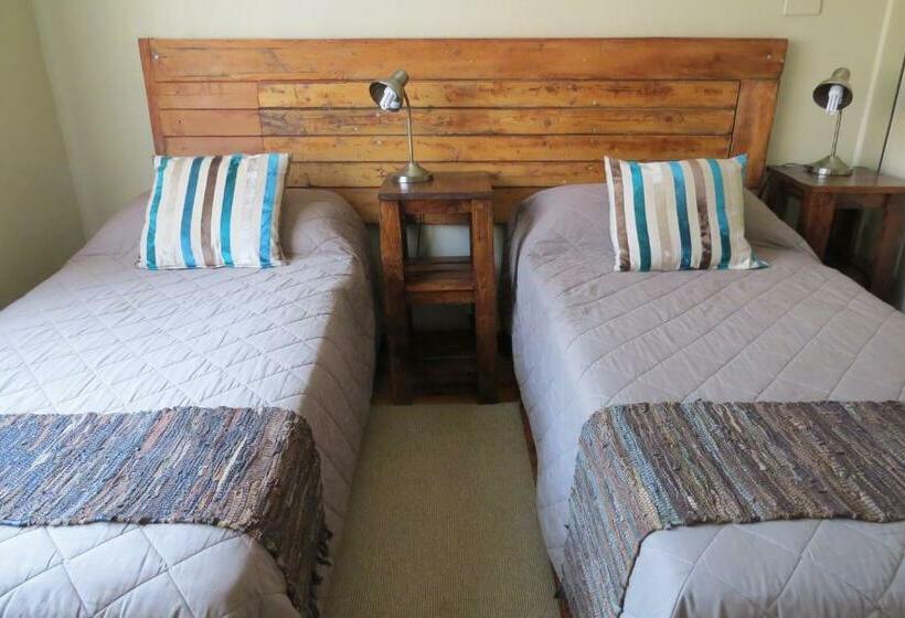 Quarto Estandar, The Village In Hatfield