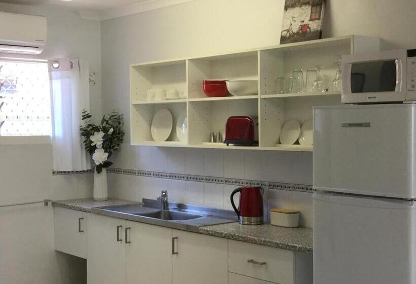Студия Стандарт, Sunseeker Motel