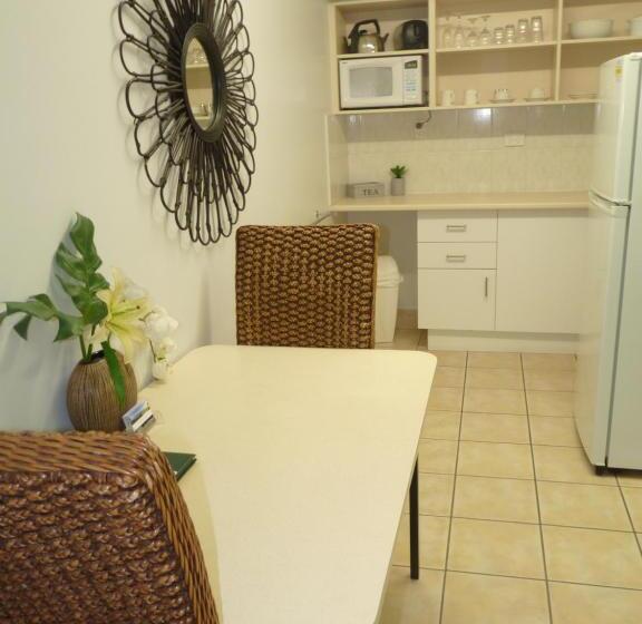 Студия Стандарт, Sunseeker Motel