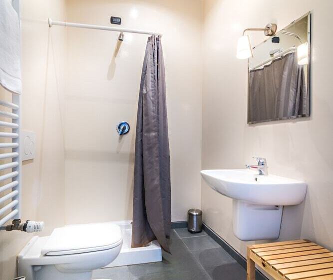 اتاق استاندارد با سرویس بهداشتی مشترک, B&b E Ostello, Parco Di Monza, Cascina Costa Alta