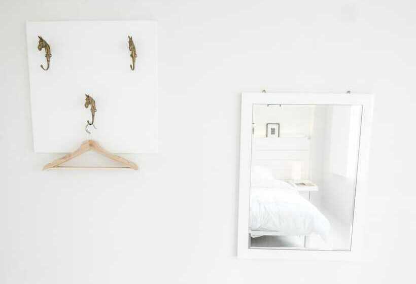 Номер Стандарт, Canvas Hostel